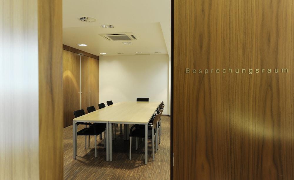 Heinhotel Vienna Airport Schwechat Dış mekan fotoğraf